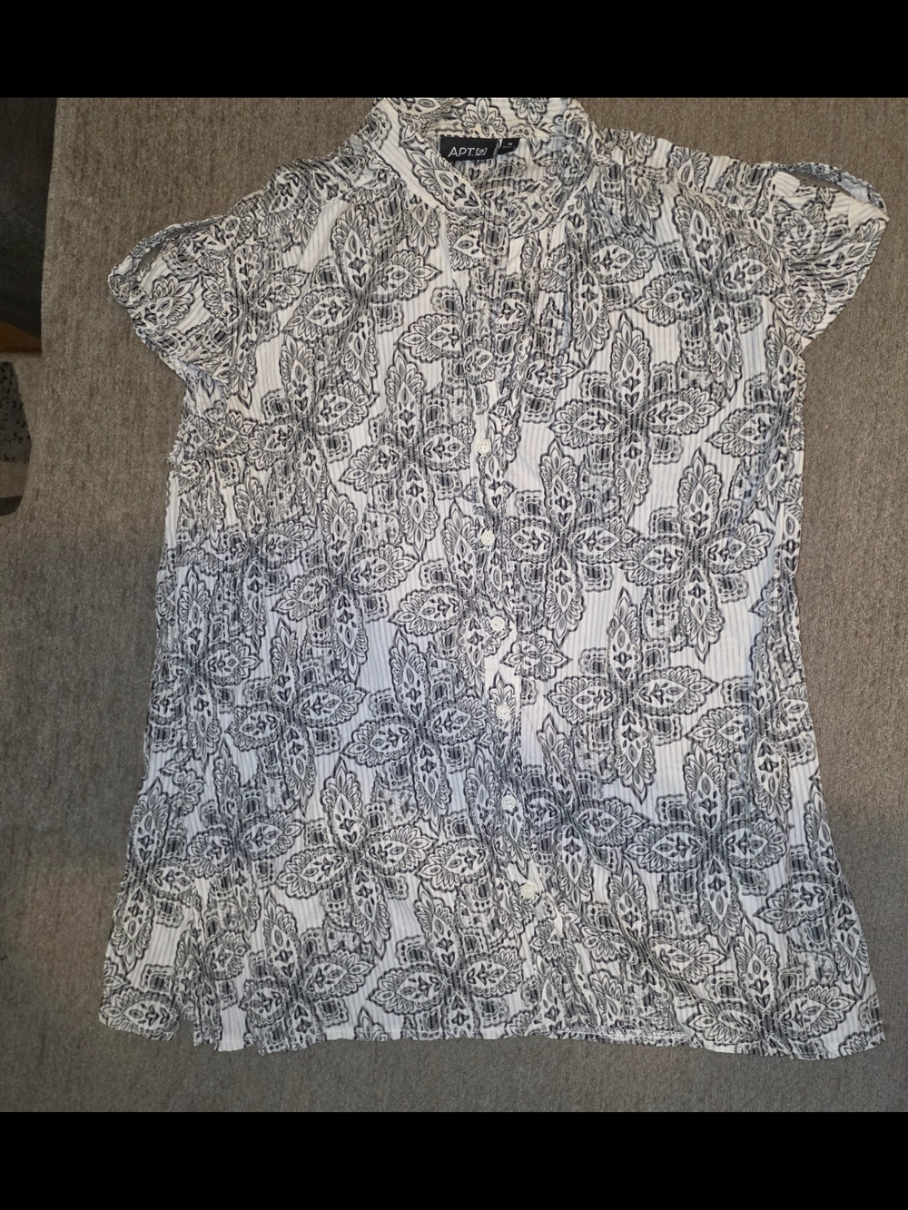Apt. 9 Black & White Print Button-Down Shirt Medium